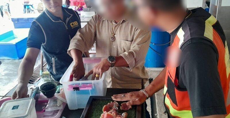 四人非法上门做假牙和牙套】
11月12日，警方率队，在曼谷、暖武里府和巴吞他尼府