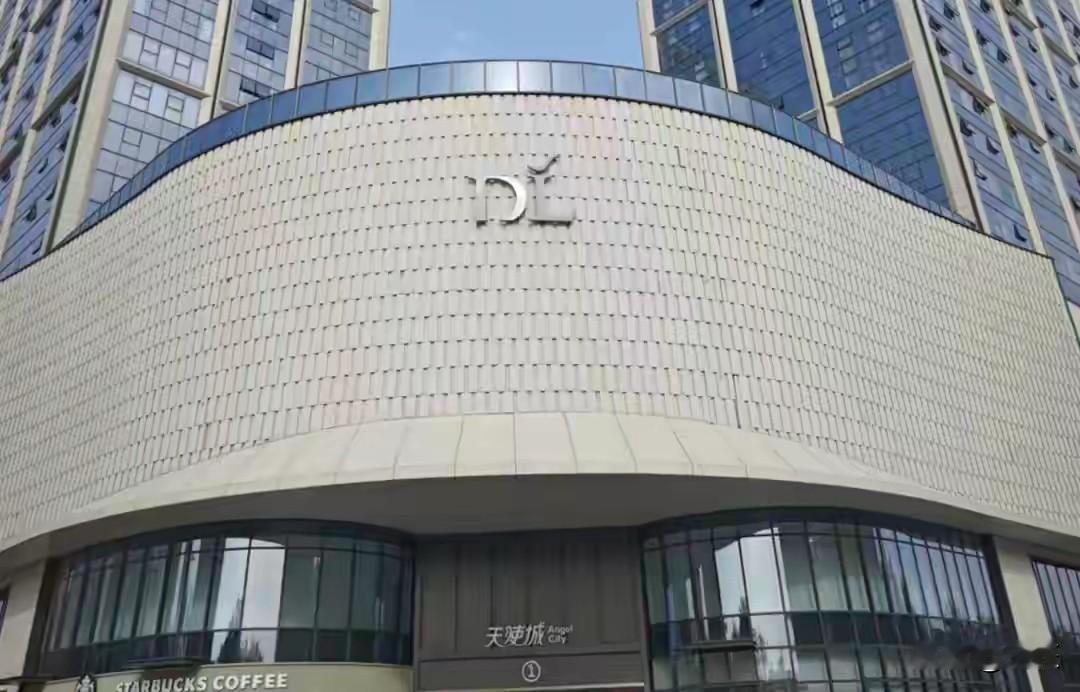 年赚1亿说关就关！不满房东暴力涨租，于东来怒砸65亿自己当“包租公”

你敢信吗