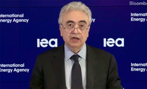 【#国际能源署将释放4亿桶石油#】当地时间3月11日，国际能源署（IEA）宣布了
