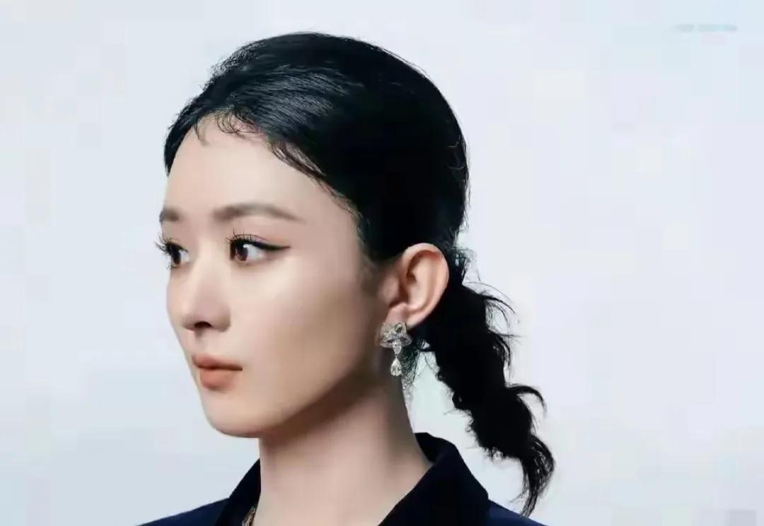 今天发现了一个问题，刘亦菲和赵丽颖两人挺像的，有同感的吗？#娱乐# #明星#