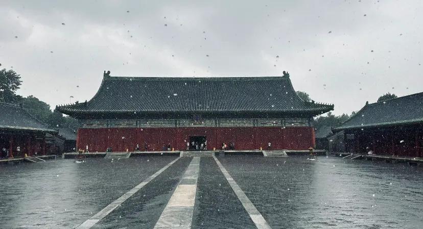 看到了真正的天花板
稀世国宝-天宫藻井。北京隆福寺天宫藻井作为我国现存明代藻井实