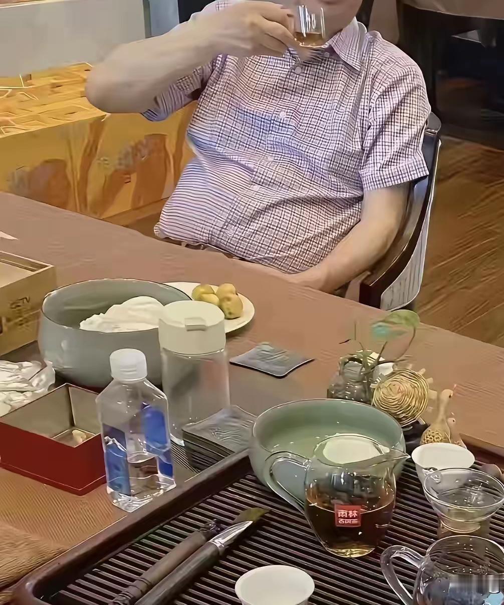 别轻易评价徐州酒量，更别狂妄自大

最近有朋友来徐州，喝了一顿酒就大放厥词，直言