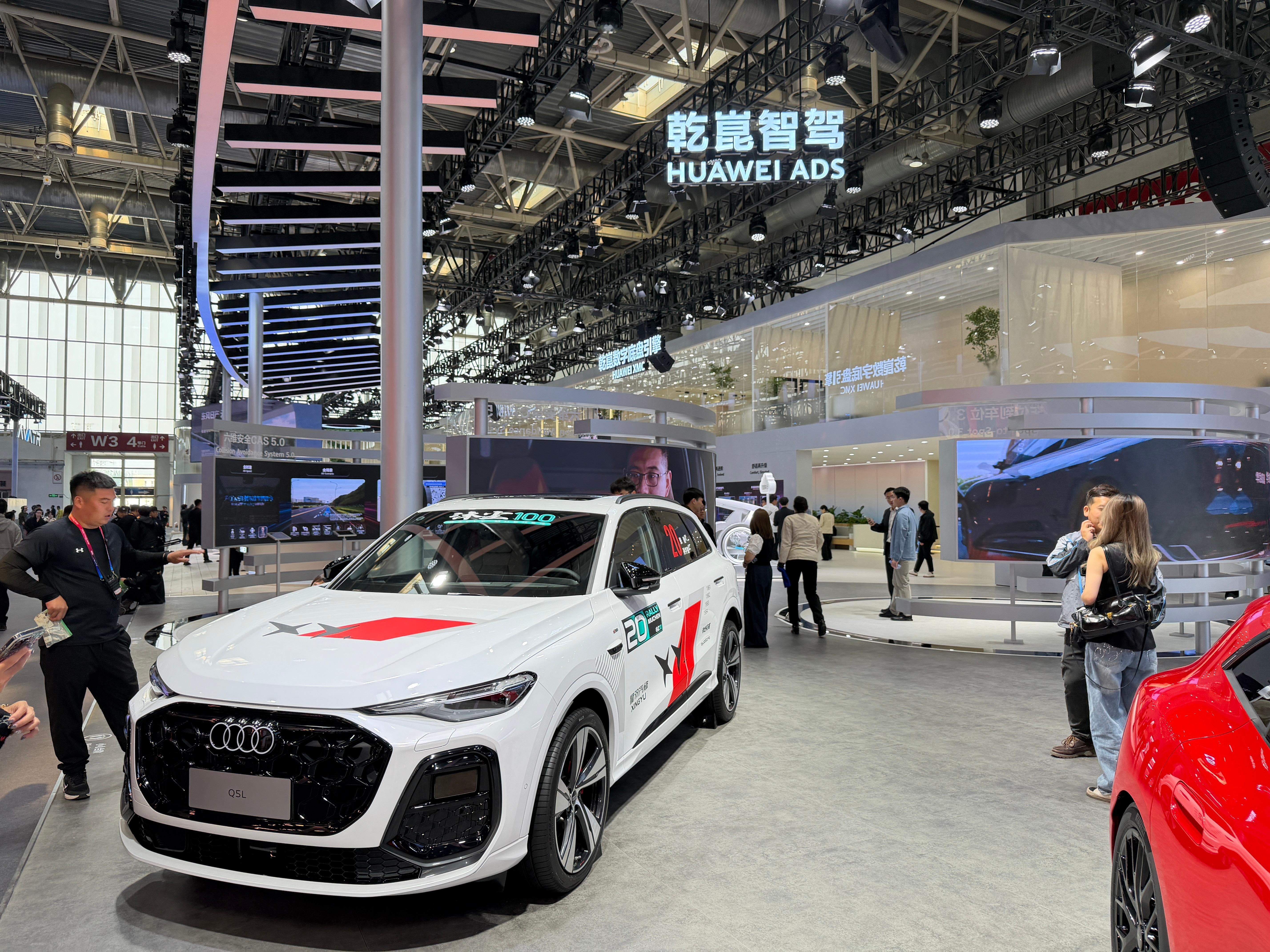 想要放心的高阶智驾体验，又舍不得油车的稳重和那股子机械质感，导致很多朋友在电车和