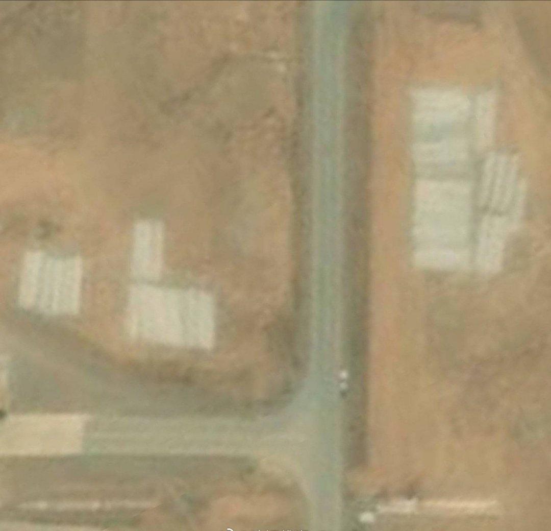 伊朗人正在大规模生产弹道导弹，仅沙鲁德工厂就可以看到数百枚露天存放的助推器，以色