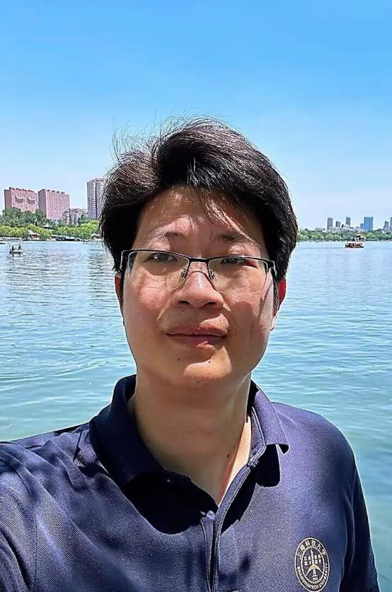 父爱如山！五一假期，年仅 39 岁的上海科技大学教授，携家人出游，女儿意外落水，