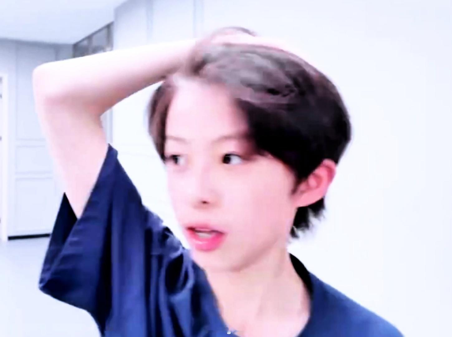 我儿子真的是露额头太帅了