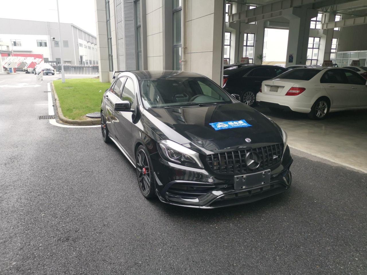 地表最强2.0T，奔驰AMG A45在电车时代还够看吗？
前两天帮粉丝验了一台奔