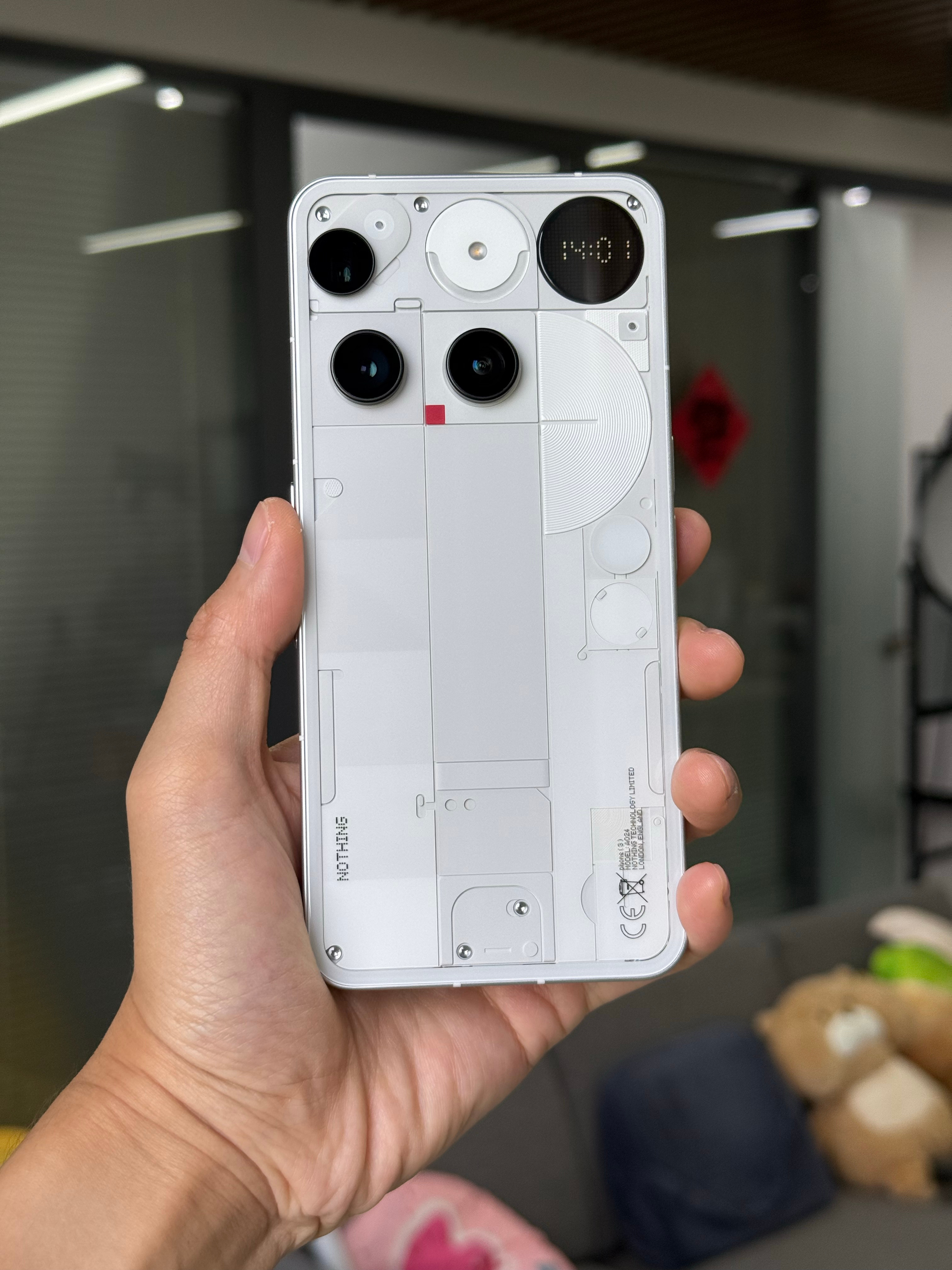 你别说，nothing phone 3 用了几天居然自适应了这个奇怪的外观，还挺