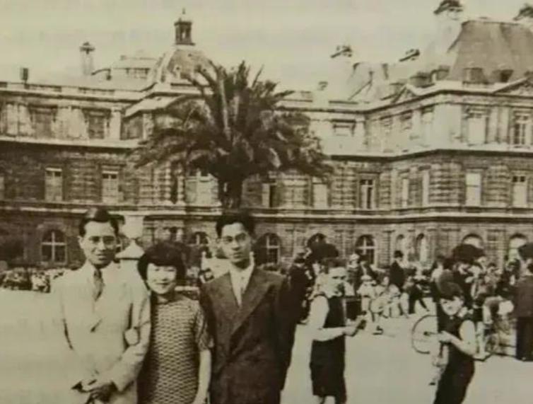 1997年春，86岁的杨绛对病床上奄奄一息的女儿说：“安心睡觉，我和你爸爸都祝福
