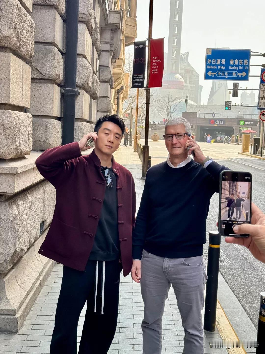 一个中国演员，一个IT公司老总，他们是什么时候，又怎么联系在一起的？下一步，🍎