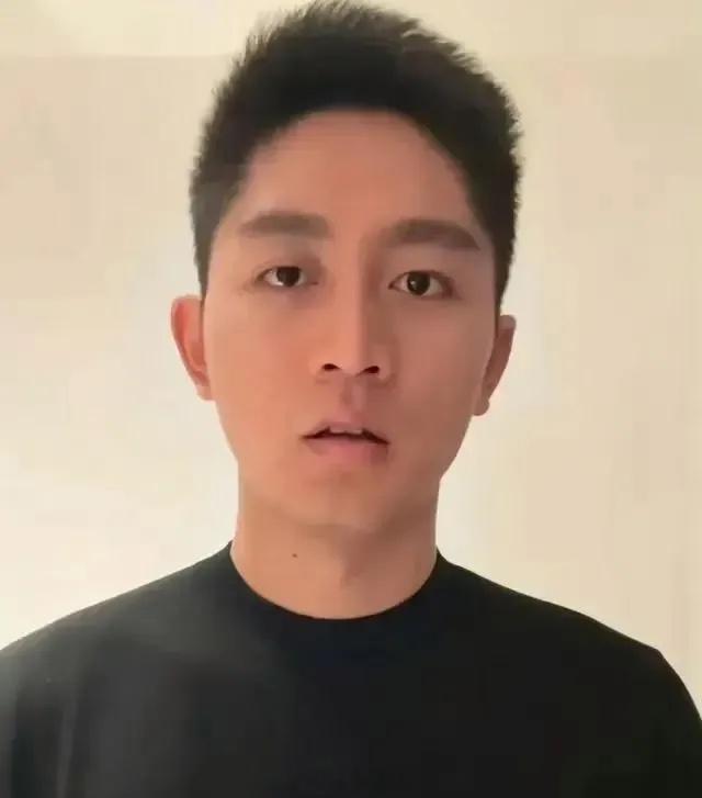 羊毛月 王甜心 近日，拥有800万粉丝的网红“羊毛月”深陷舆论漩涡！他先是嘲笑0