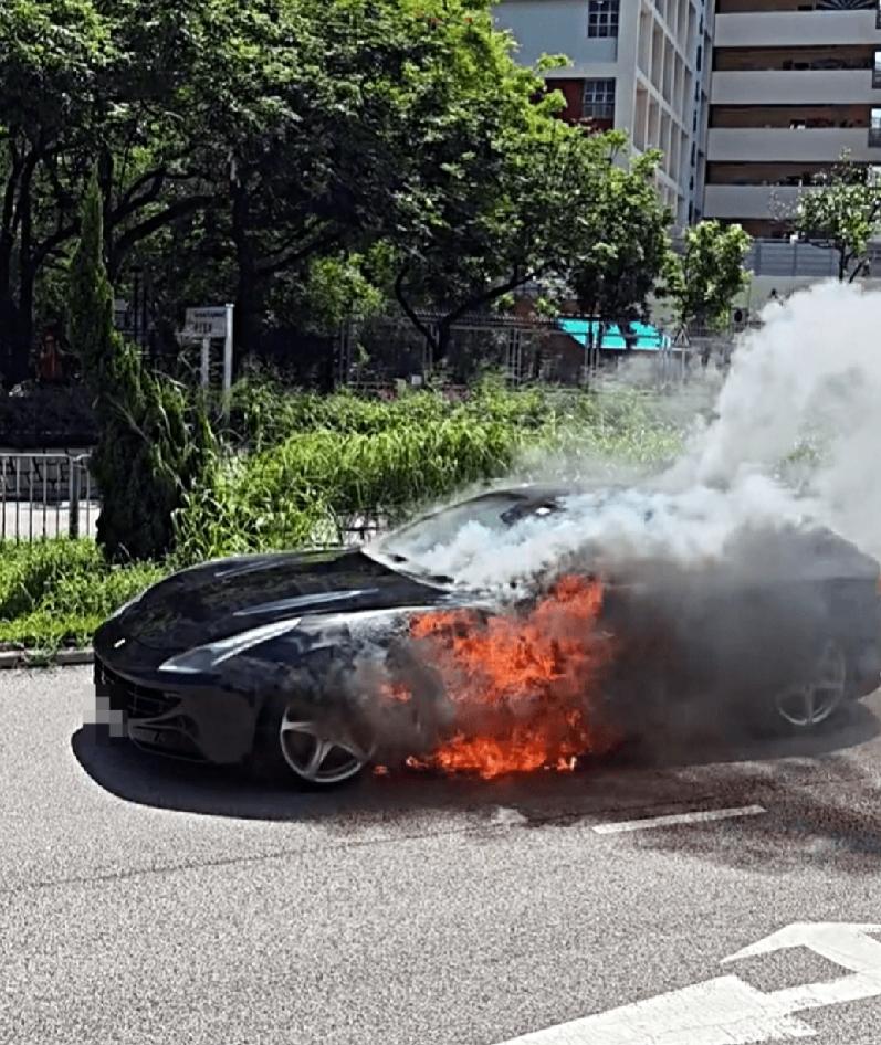 香港天水围有车辆行驶期间起火。今日（22日）早上10时41分，一辆法拉利跑车沿天