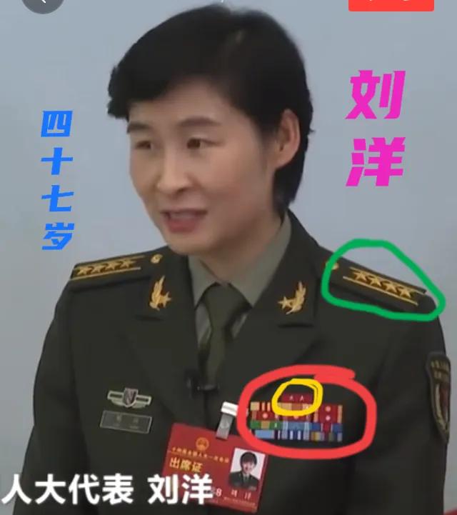 真没看懂！不知你发现没有？同为大校军衔的两位军官，从两人的着装看，存在着细微的“