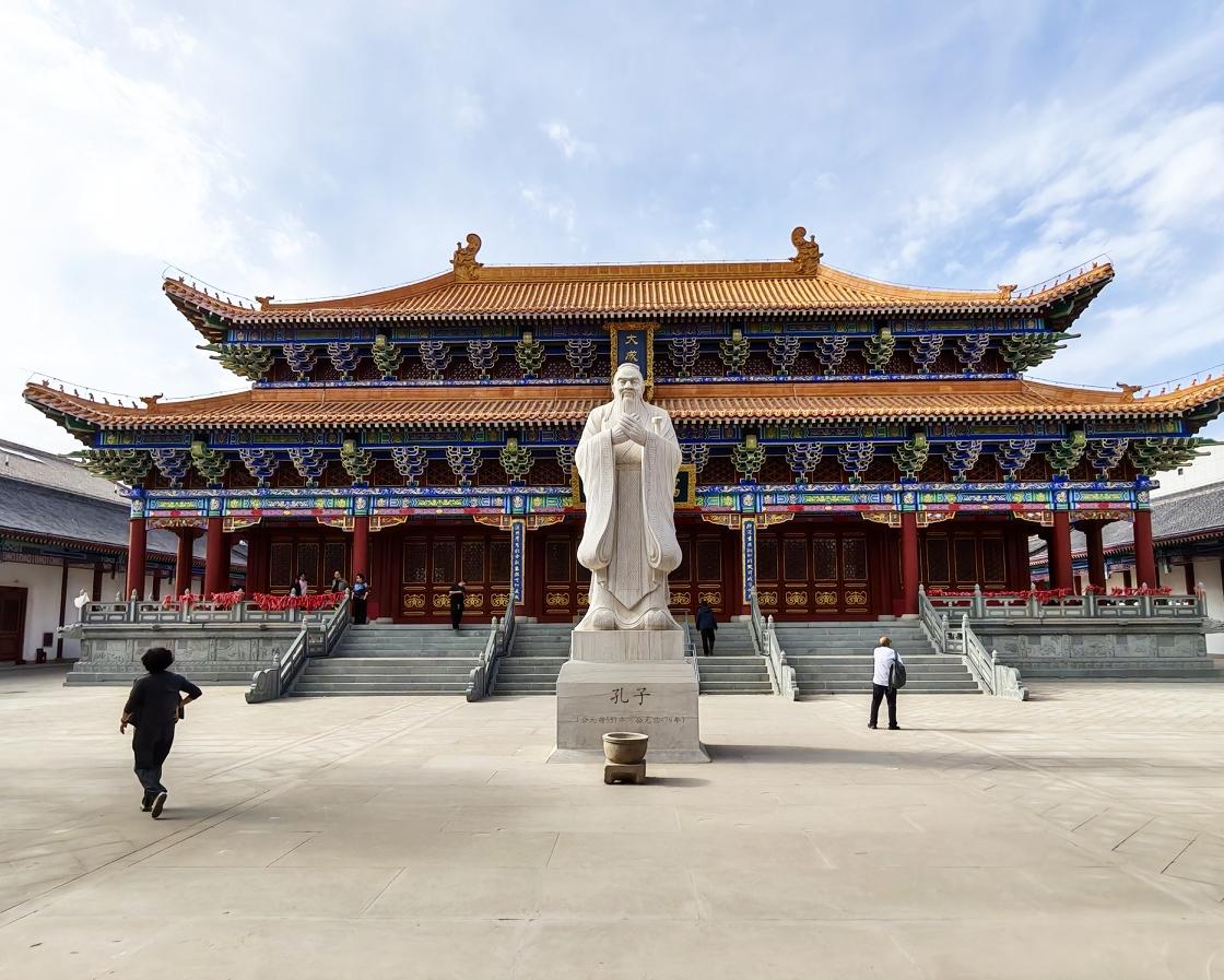 2026.4.27 星期一
榆林的夫子庙很大气（好像是新建的）；榆林的凌霄广场晚