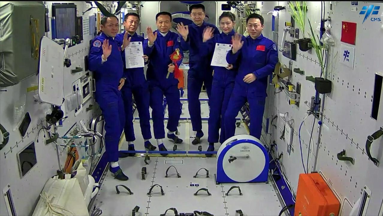 为了迎合外界所谓的“政治正确”，就要让航天员在关键时刻冒险吗？中国空间站坚持采用