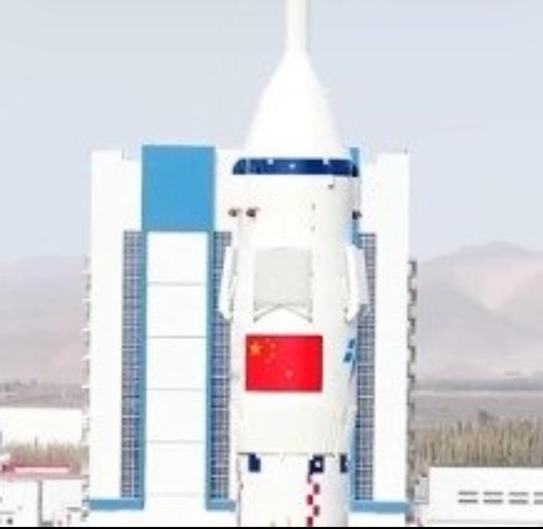 家人们，刚刷到新闻没？原定今天回家的神二十，突然被紧急叫停了！就因为疑似被太空碎