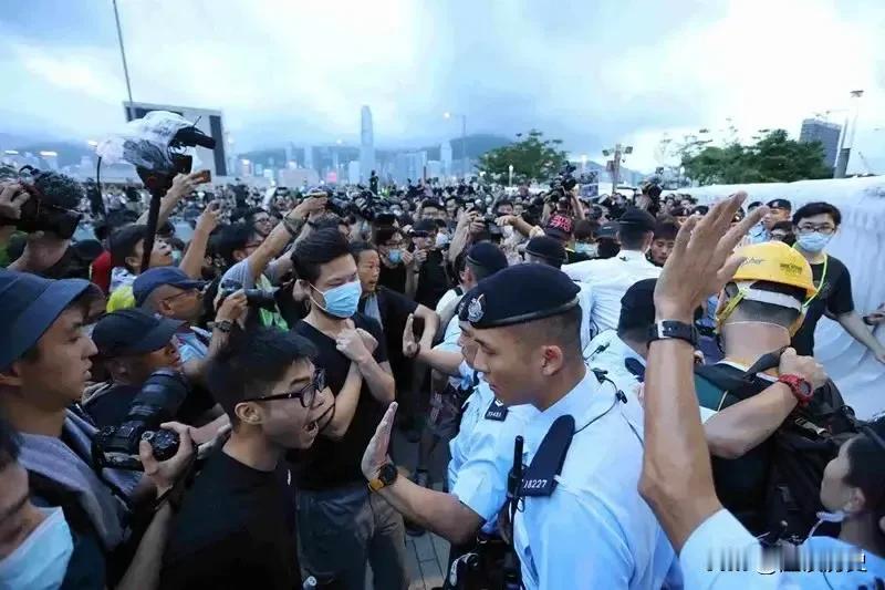 移民困境与身份认同：乱港分子与移英港人的“内讧”启示

在全球化日益加深的今天，