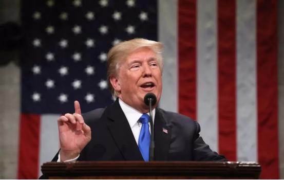 美国喜迎独立250周年，白宫暗地筹备庆典却遭炮轰，直接被骂满是利益算计，庆祝都凑