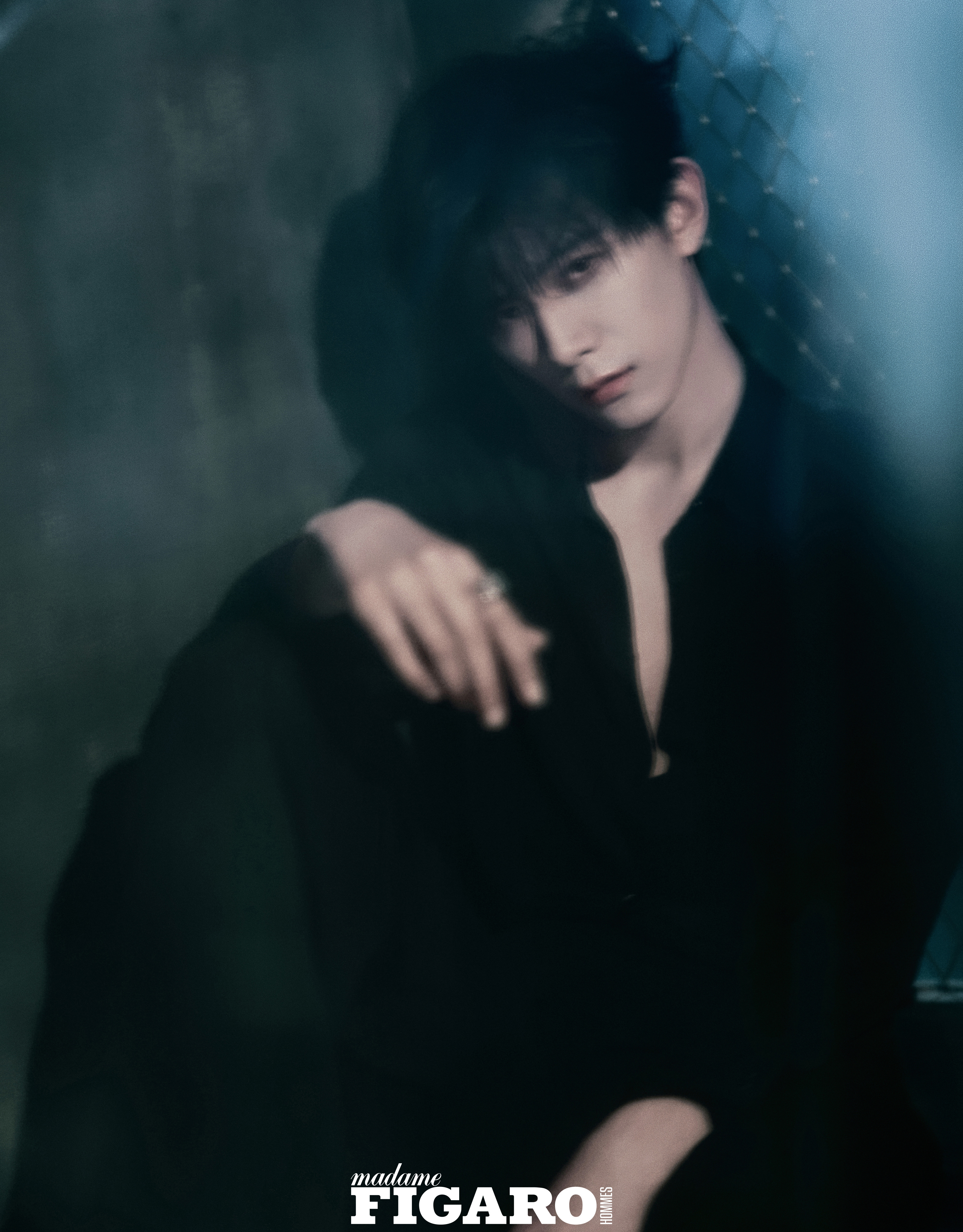 邓凯 x 《费加罗男士》2026年4月刊双封面释出，来自双奢品牌的助力加持，冷冽