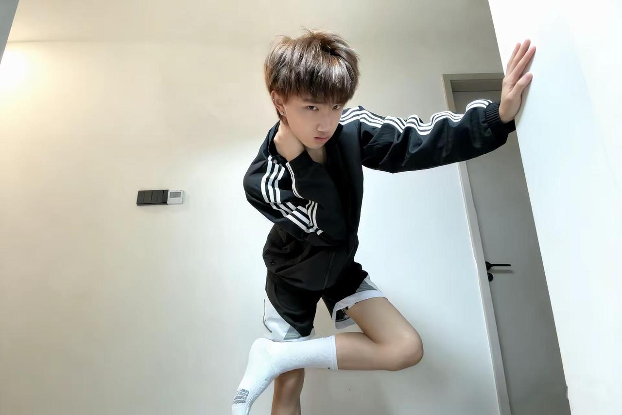 我是个酷小孩。酷男孩 ootd