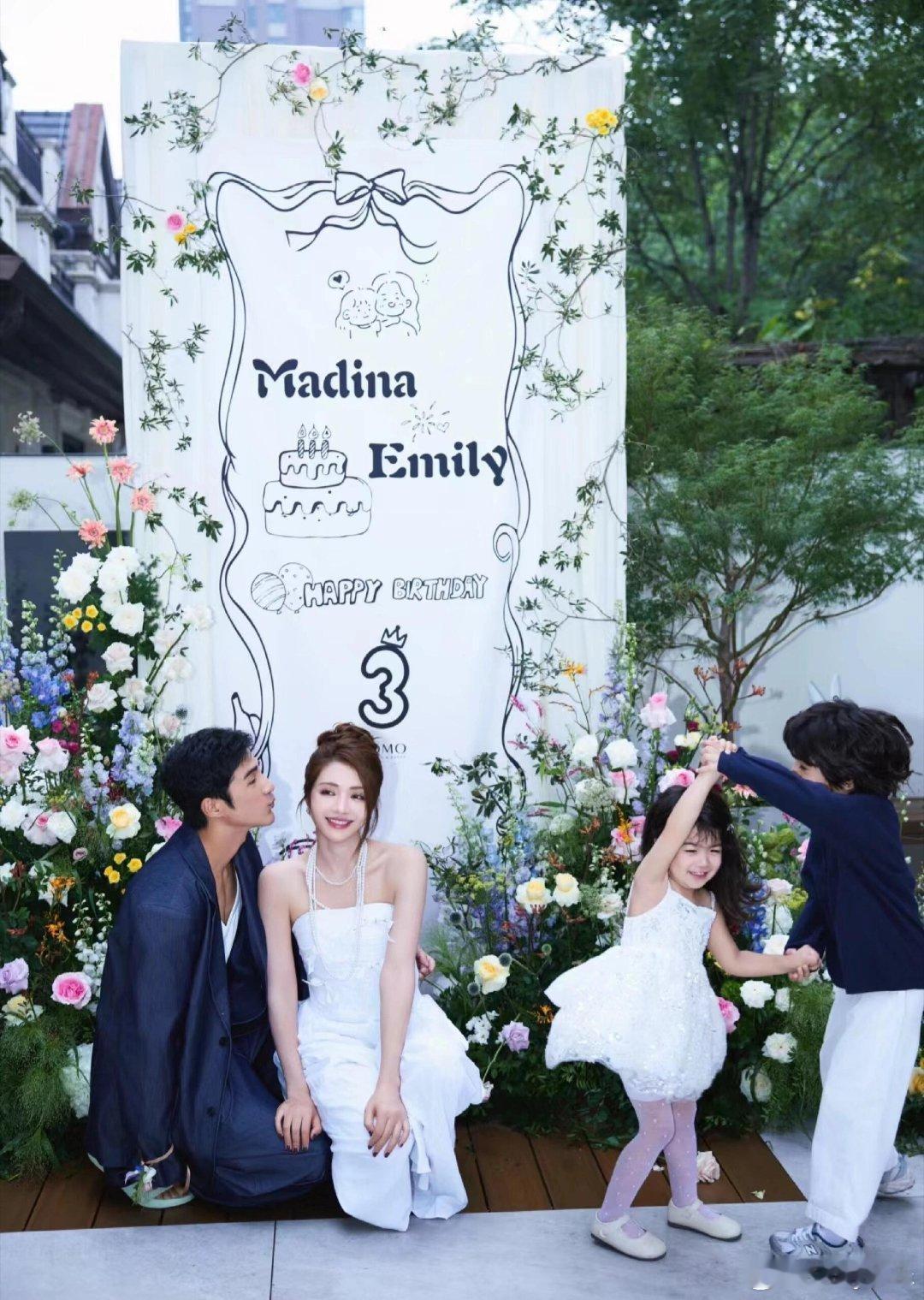 麦迪娜刚办完婚礼就来提车了麦迪娜婚礼后首次公开亮相刚办完婚礼就现身提车现场，方便