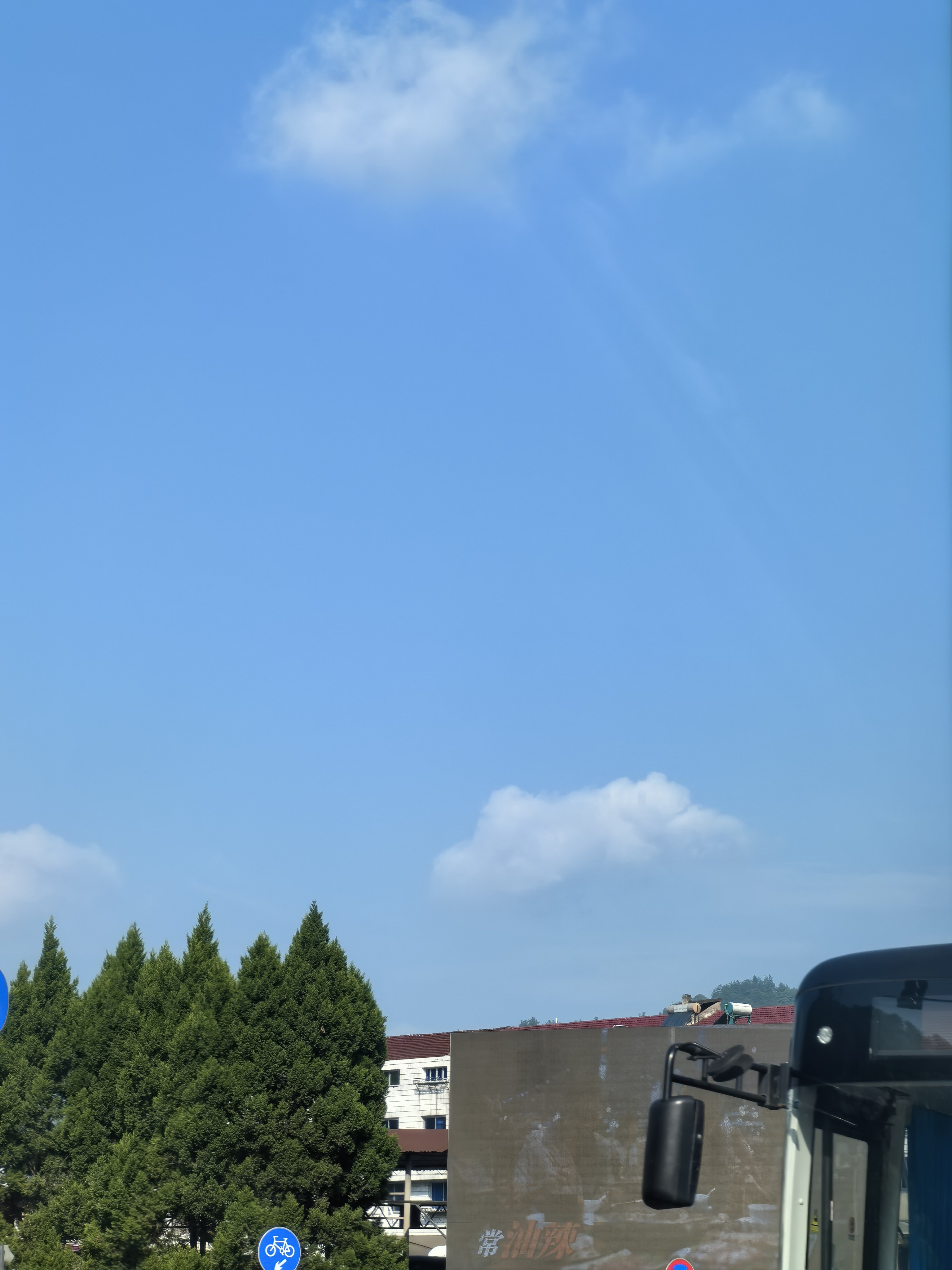 虽然傻瓜式面包机做的吐司口感一般但是这么一夹就很美味了面包机真的推荐 超级方便了