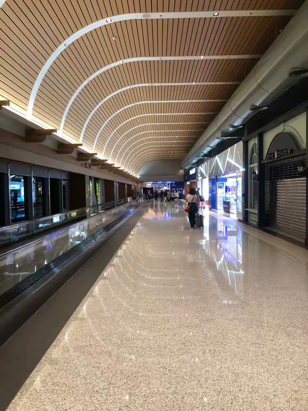 我被美国拉斯维加斯入境处关进了小黑屋
十月二十三日，我和内人从大连出发，不到两个