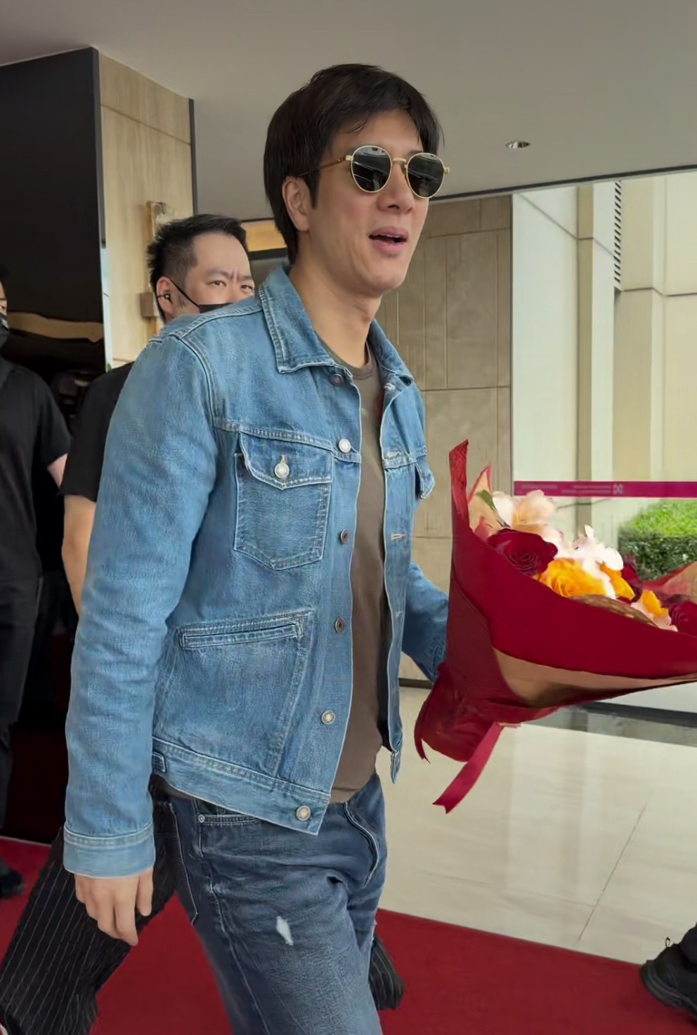 王力宏亮相腾势N9闪充版发布会今晚腾势N9闪充版发布会，有人拍到王力宏已经到会场