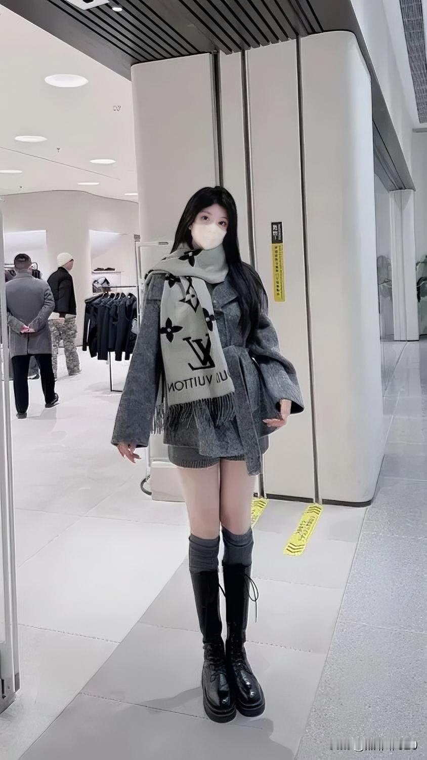 表弟生日宴

今天大年初六，表弟过生日，昨晚姑姑就给我下任务：接爷爷奶奶到饭店吃