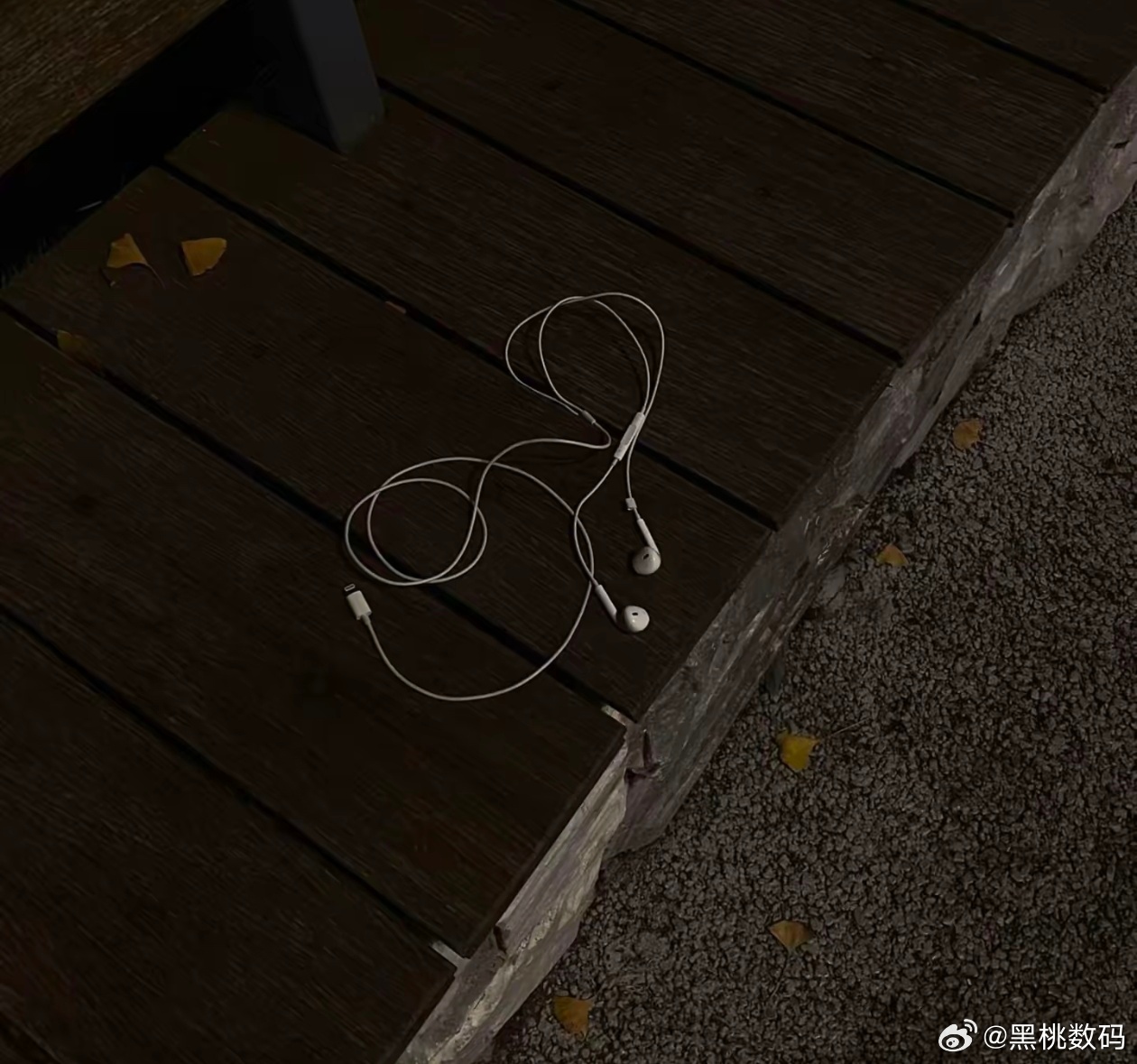 有线耳机被淘汰10年翻红 销量暴涨不知道为啥今年突然有限耳机又火起来了，难道是真