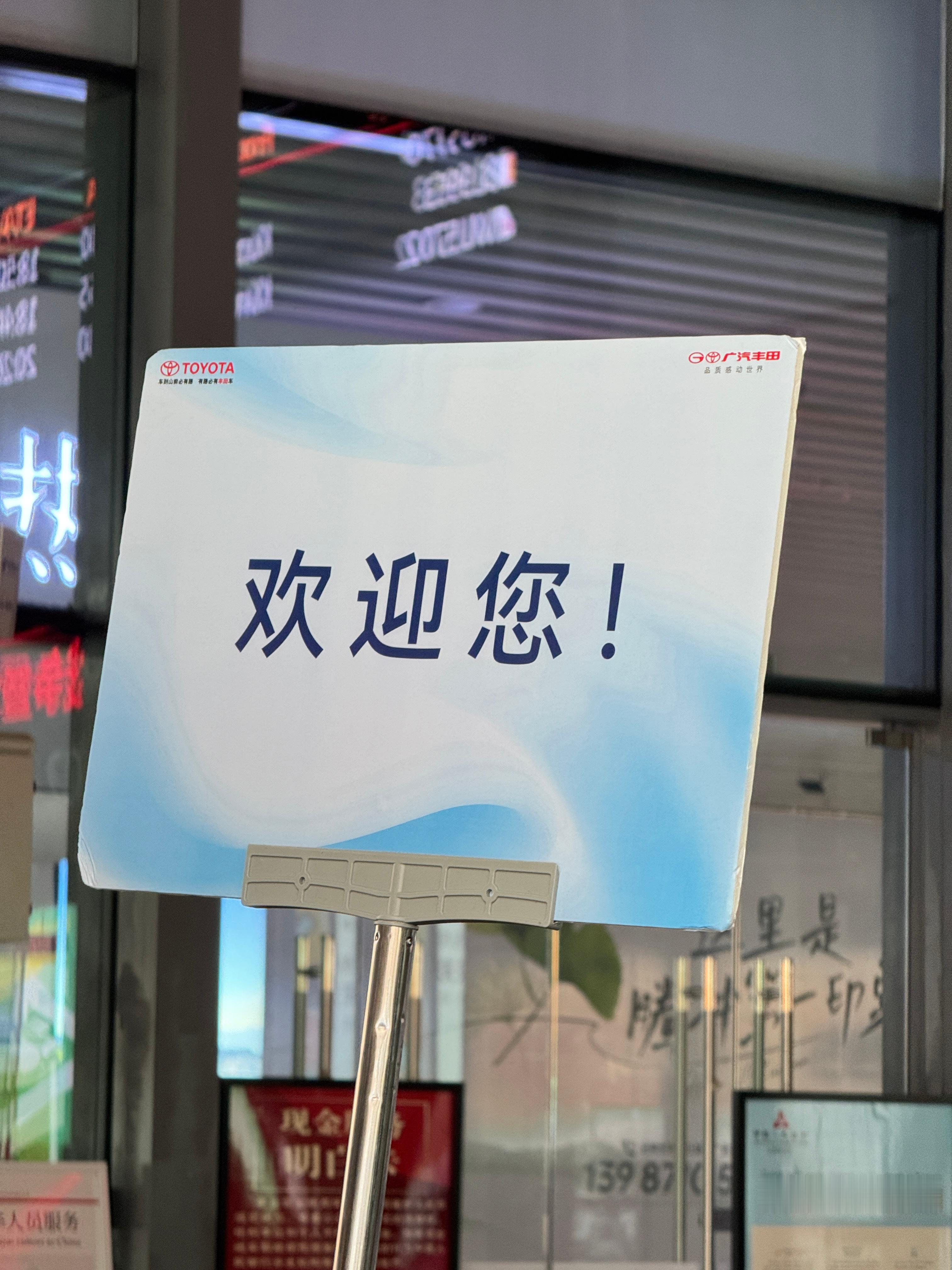 终于到达[二哈]好美啊可惜没法和逛古镇了，美女也没看到[doge] ​​​