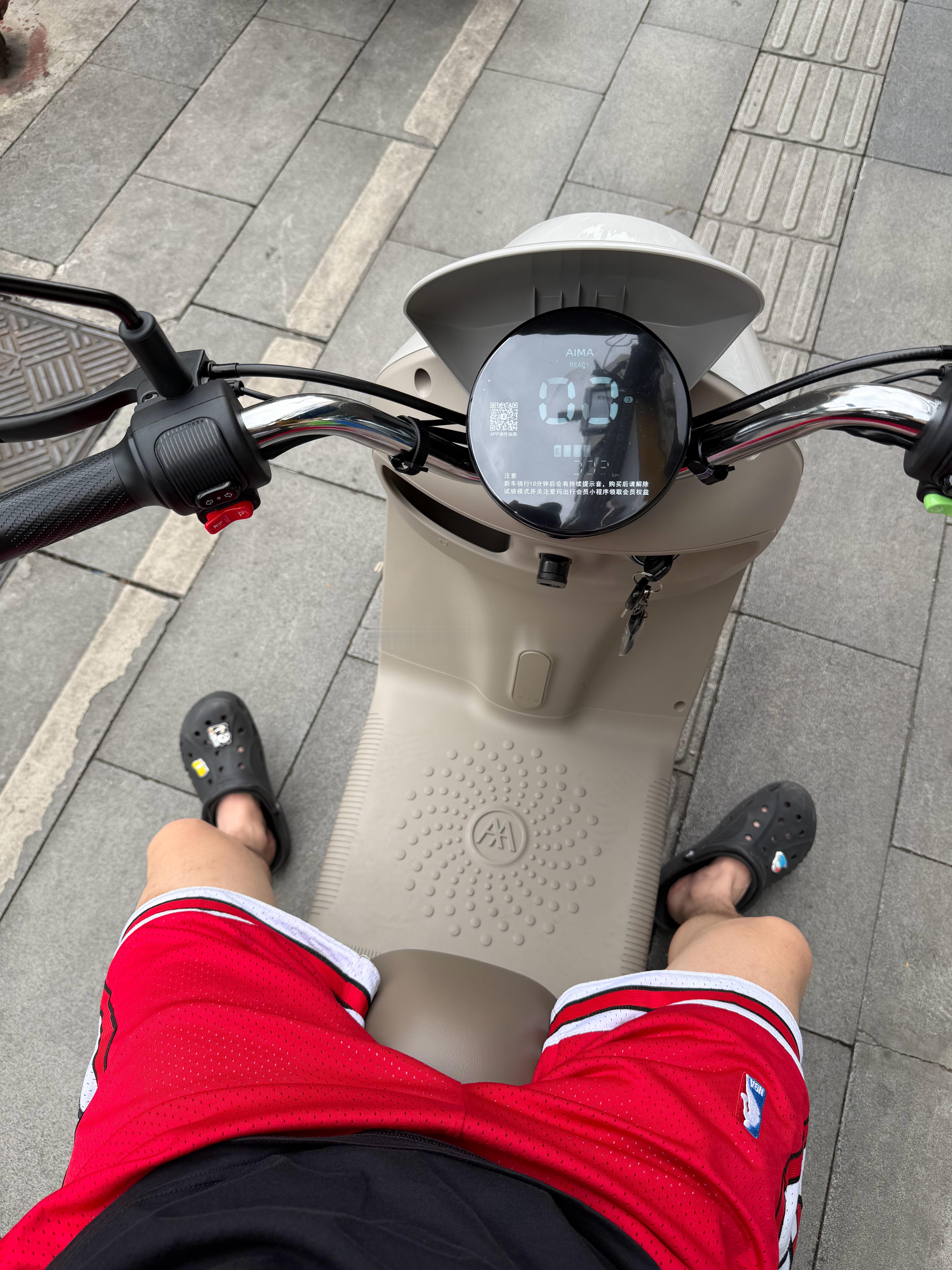 提车了 谁要坐我副驾 
