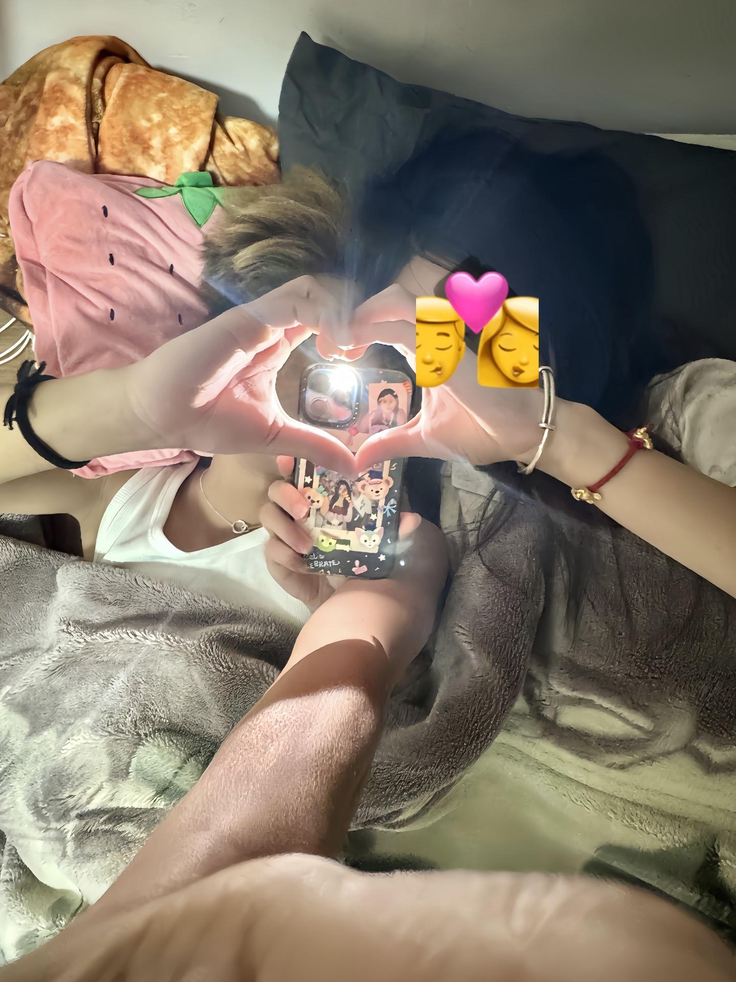 我抛了个硬币 闭眼许愿 反 正都会幸福一直在一起的人才值得炫耀