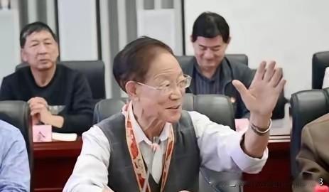 我老了，不需要那么多钱。”2020年，一生抠门的大学教授王泽霖，却大手一挥捐出了