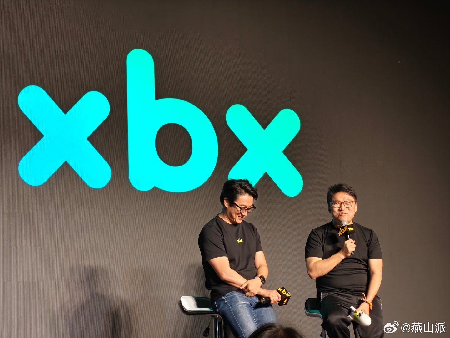 XREAL推出更年轻的子品牌xbx首款产品xbx a01系列今天也已经发布 