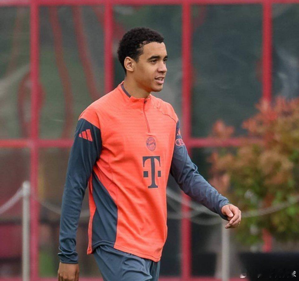 12月11日讯 据德国记者Manuel Bonke和Vinzent Tschir