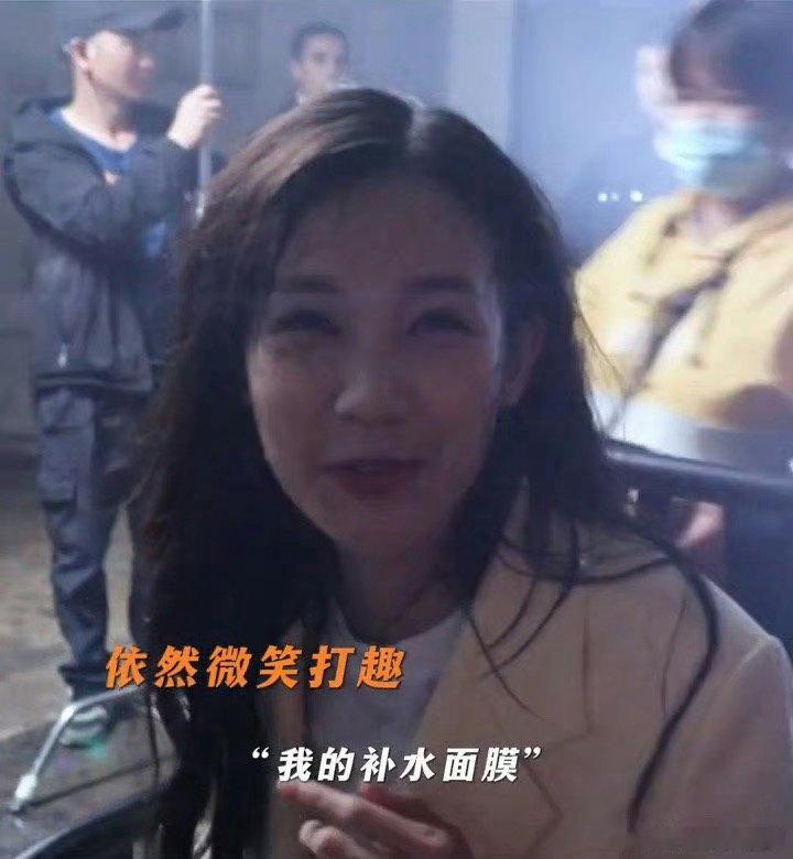 #李一桐体验雨浇梅花酷刑# 李一桐的演技和敬业程度是真的让人无话可说，感觉拍了这