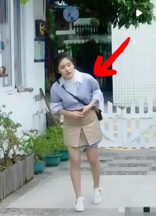 赵露思的伙食看来一直都很好耶……
而且一直有戏拍，都是女主……
这……

这跟那