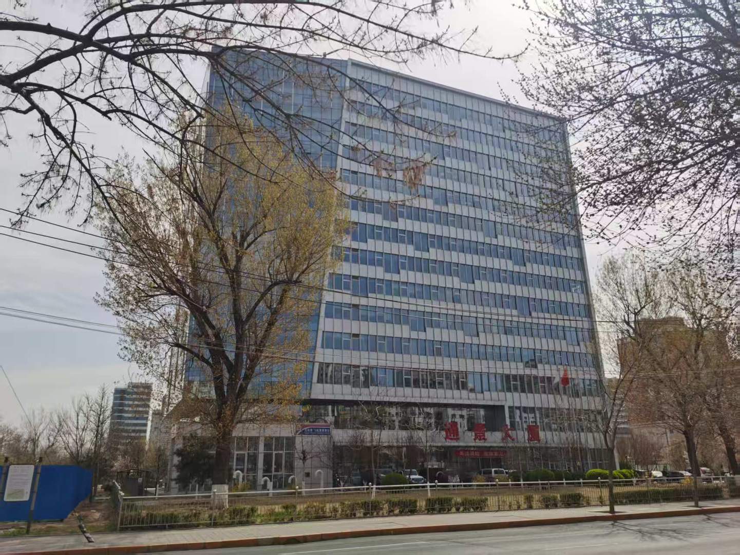 #物业解约拒退场索要物业费胜诉#【物业被解约后三年不退场，索要物业费再胜诉 法院