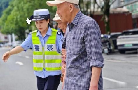 女生高考582分 查分后给警察发短信,我非常感谢您在我最需要帮助的时候陪伴我，并