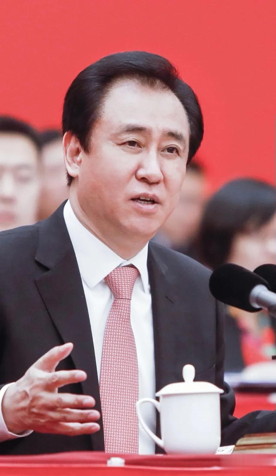 今年的房地产市场有没有回暖？看看几位主要大佬就知道了:

1.恒大地产，负债1.