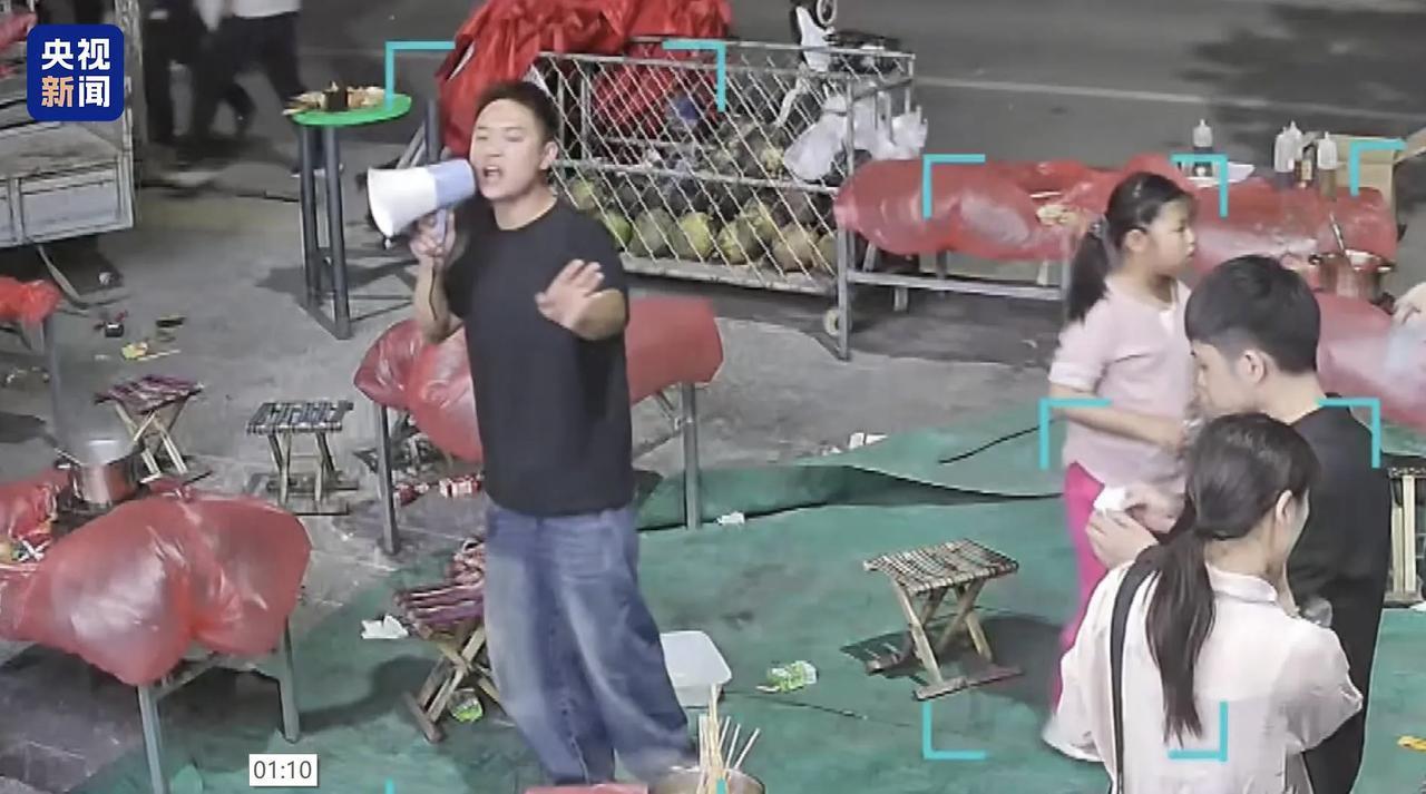 “不用结账，快走！”大风突袭，火锅店老板对着40桌客人喊出这句话，全网破防

山