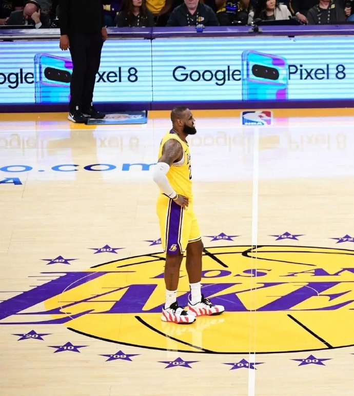 #詹姆斯预计跳出合同#老詹可能会跳出合同成为自由球员[疑问]#雷迪克成为湖人主教