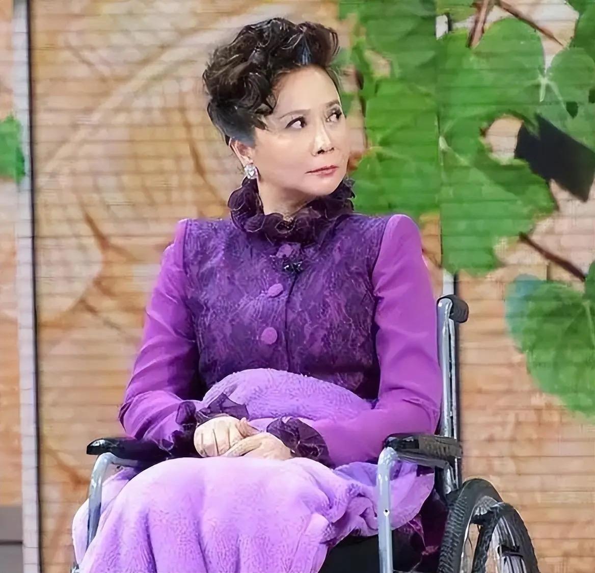 蔡明时隔六年重返春晚舞台

谁的春晚DNA动了！是时隔六年重返舞台的蔡明老师啊～