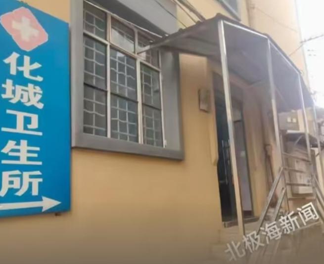 云南昆明，76岁老人在村卫生室输液，她女儿多次打电话告诉医生，她的母亲年纪大，基