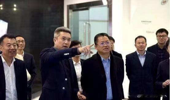 当年，曹德旺的女儿曹艳萍带男友叶舒回家见父母，曹德旺一看这小伙子，就坚决不同意，