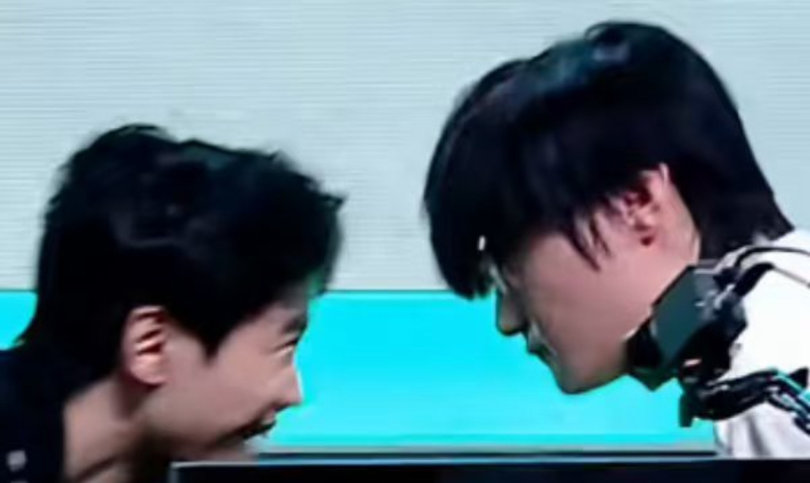 b站还是适合他，毕竟b站自从dys主力退了后，很需要一个解说up。但lol现在流