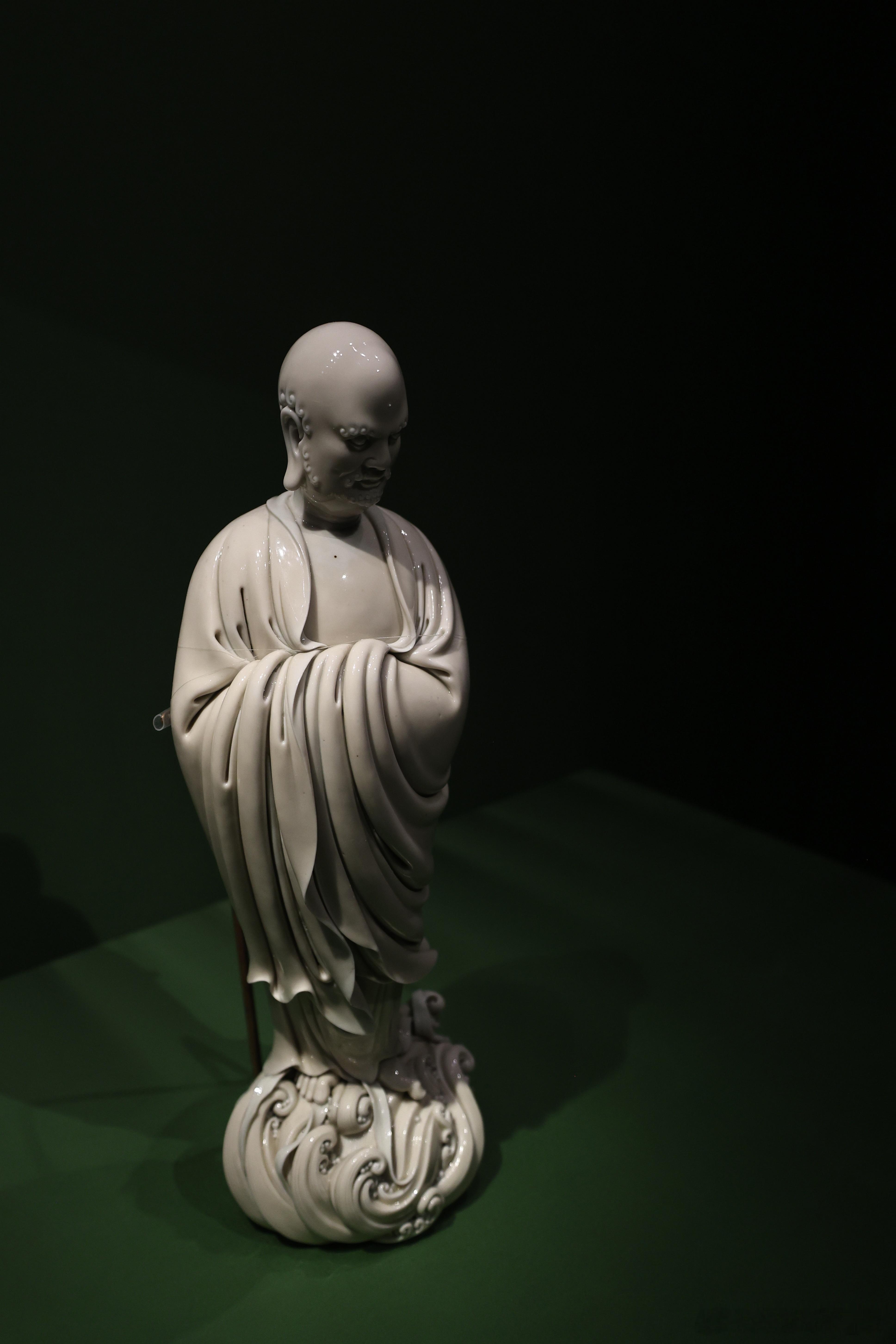 德化窑白釉达摩立像 明 （公元1368-1644年)故宫博物院藏清宫旧藏器，原存