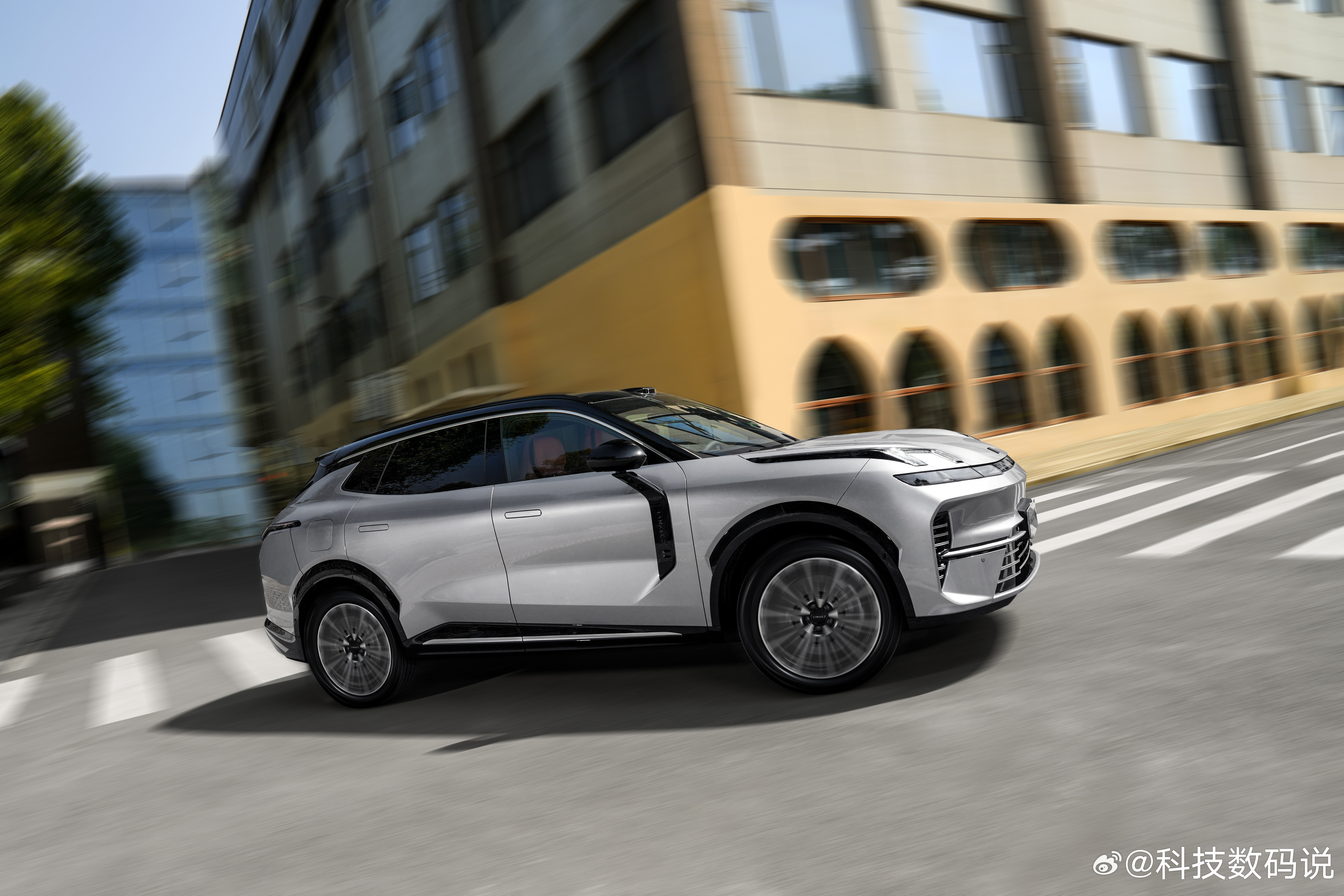 领克08极光套装灵感上新全新领克08 EM-P极光套装以极光银外观+曙光橙内饰的