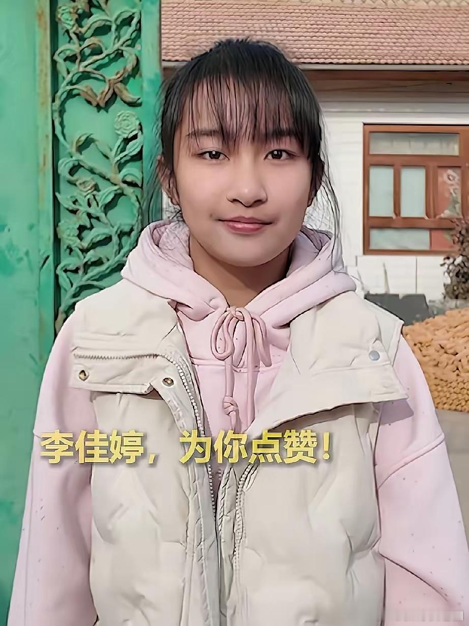 宁夏13岁女孩冰窖救人，最好的回报来了，不是4岁男孩一家提礼物上门感谢，也不是被